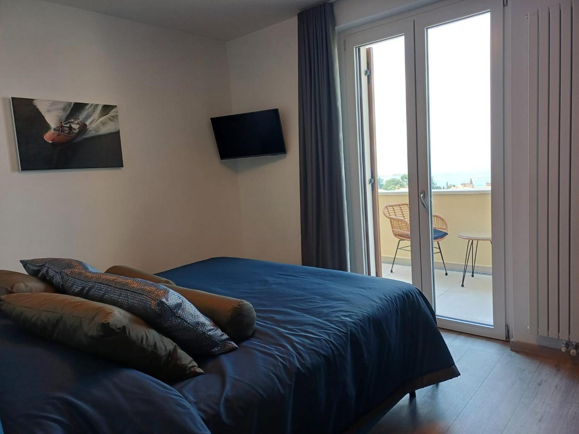 Doris Villa *
